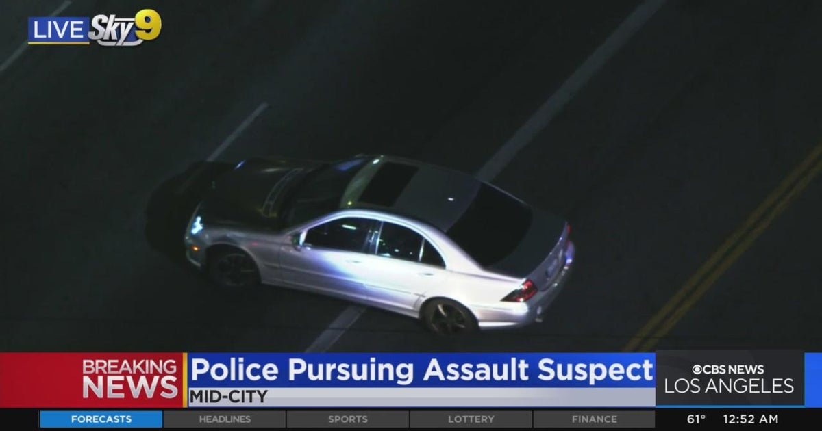 Suspect stops in the middle of the road - CBS Los Angeles