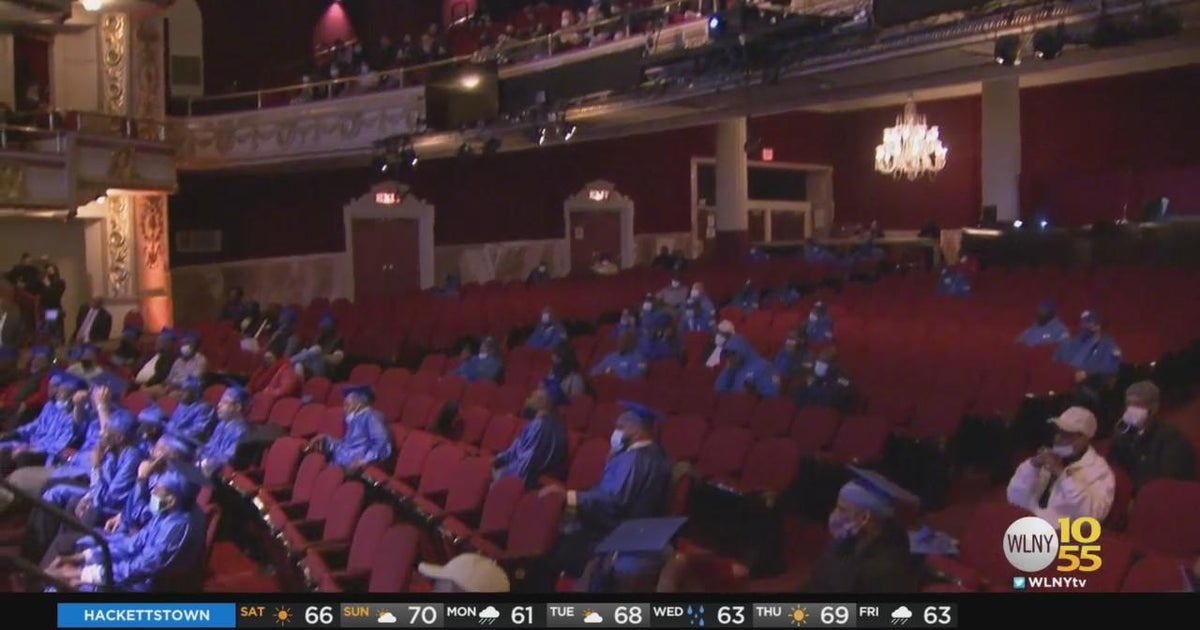 More Than 200 Men Graduate From The Doe Fund Program Cbs New York