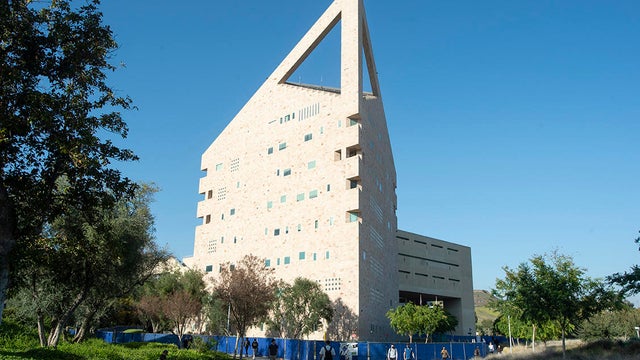 cal-poly-pomona-tower-credit-tom-zasadzinski.jpg 
