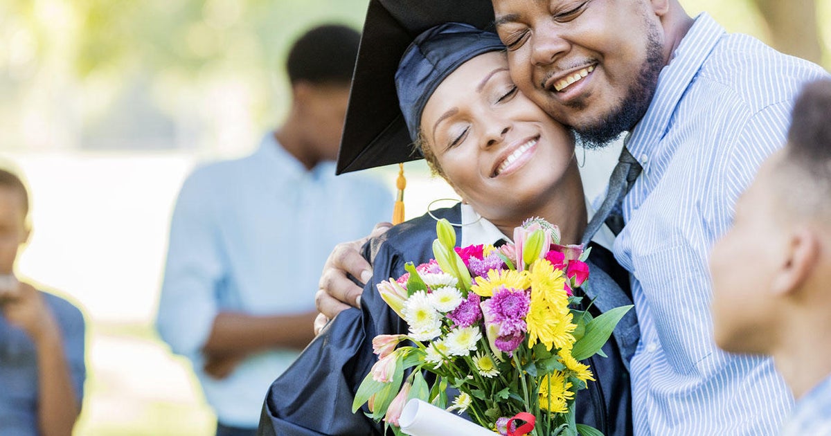 Grad gift guide: Best headphones for grads in 2023 - Vimarsana News