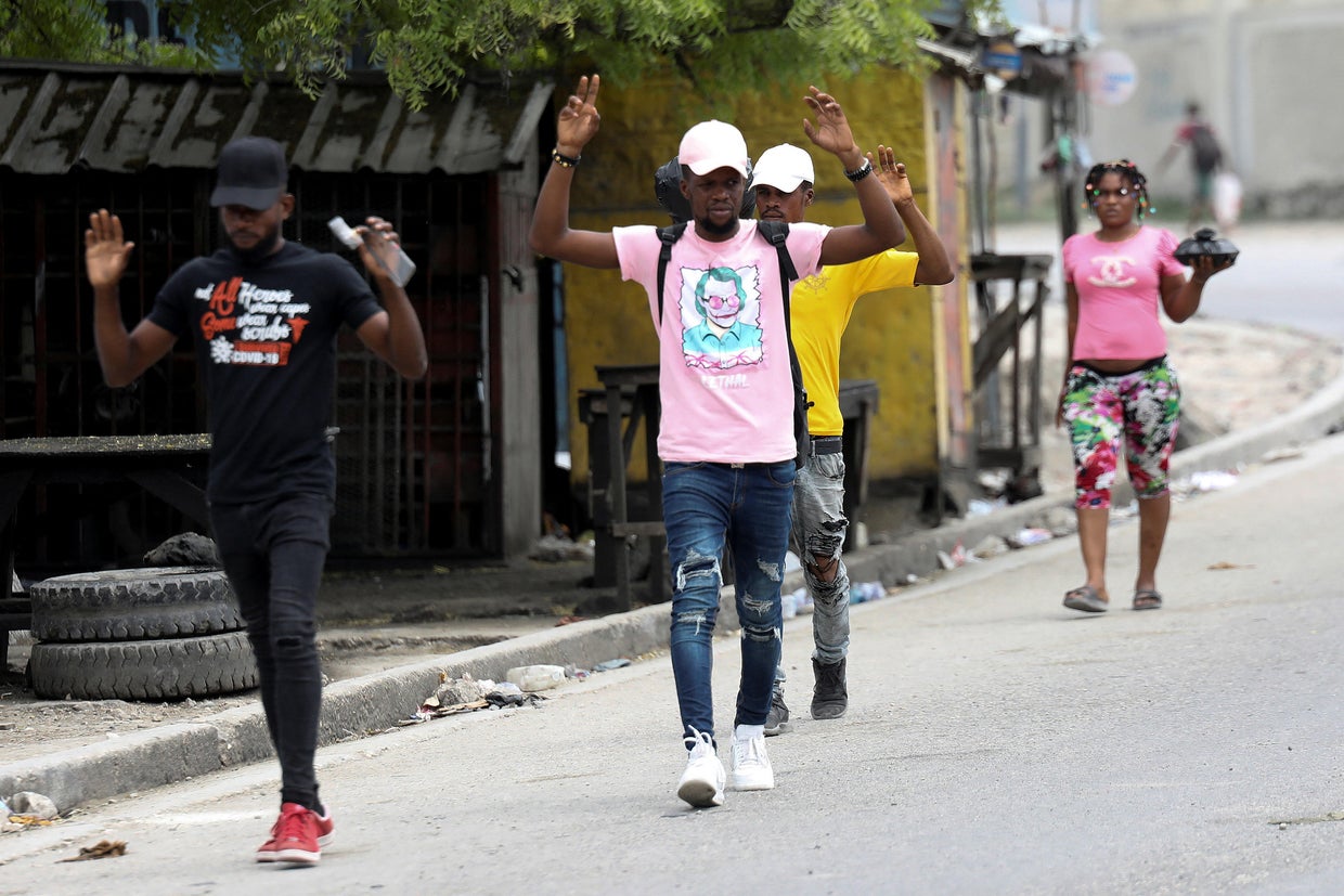 Residents flee their homes after gun-battles between rival gangs in Port au Prince 