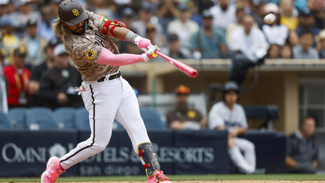 Alfaro mashes 3-run HR in 9th, Padres beat Marlins 3-2