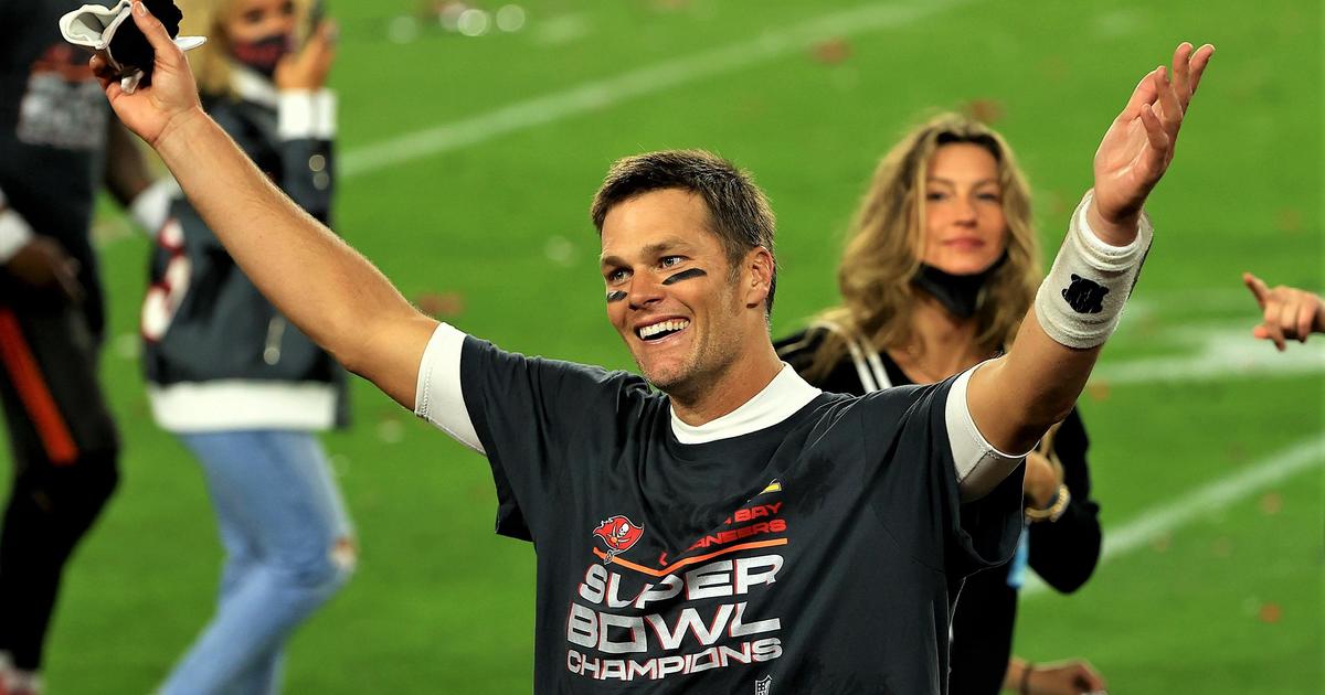 Tom Brady agrees to join FOX Sports as lead NFL analyst after he retires,  whenever that happens 