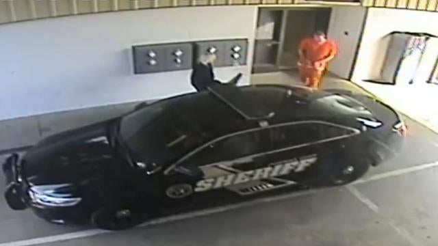 cbsn-fusion-alabama-inmate-and-corrections-officer-captured-thumbnail-1000962-640x360.jpg 