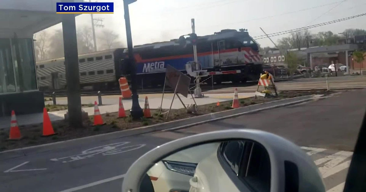Video: Metra train hits truck in Clarendon Hills - CBS Chicago