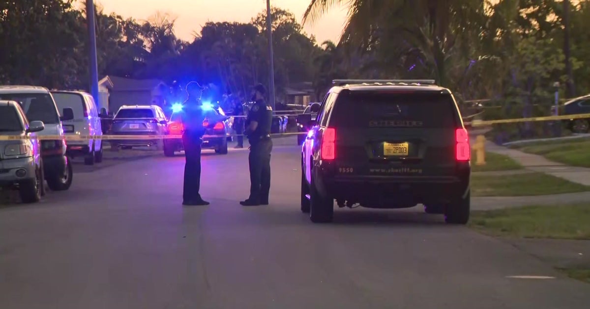 Police: Lauderdale Lakes person barricaded himself after domestic dispute, taken into custody Police: Lauderdale Lakes person barricaded himself after domestic dispute, taken into custody