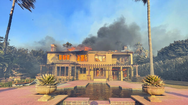 Homes destroyed as Laguna Niguel brush fire rips through Orange County coastal community 