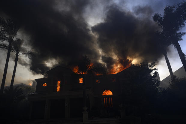 Homes destroyed as Laguna Niguel brush fire rips through Orange County coastal community 