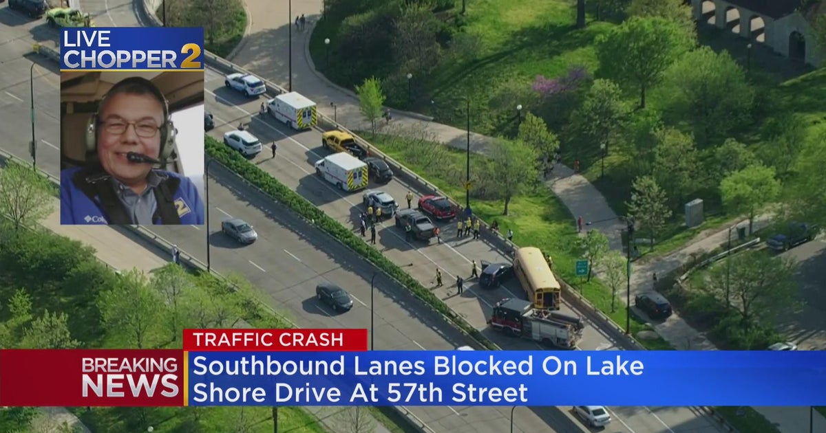 Crash shuts down DuSable Lake Shore Drive at 57th Drive - CBS Chicago