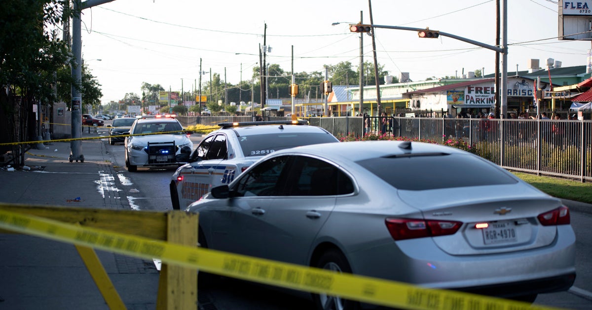 Shooting at bustling Houston flea market leaves two dead, three