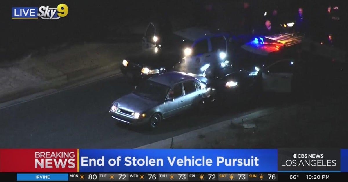 End of stolen vehicle pursuit - CBS Los Angeles