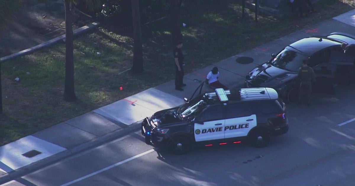 Pursuit Through Broward Streets Ends With 2 Taken Into Custody - CBS Miami