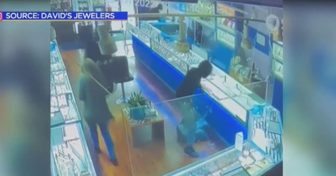 Smash And Grab Robbers Hit El Monte Store In Broad Daylight 1m In