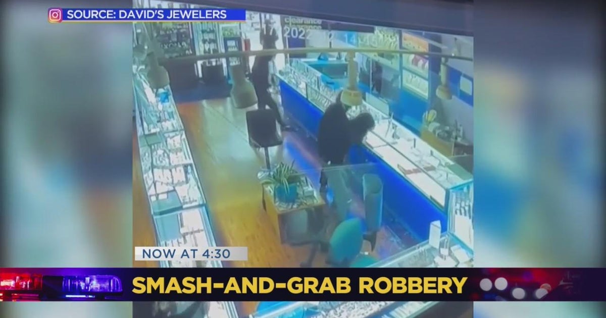 Smashandgrab robbers hit El Monte store in broad daylight, 1M in