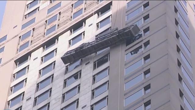 workers-rescued-scaffolding-fifth-avenue-nyc-1.jpg 