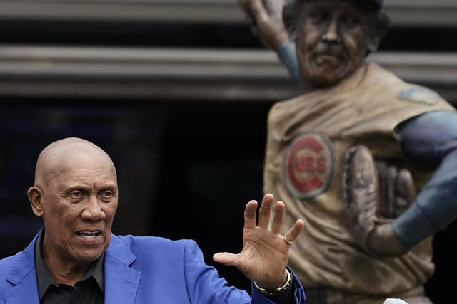 Cubs unveil Ferguson Jenkins statue at Wrigley Field - CBS Chicago