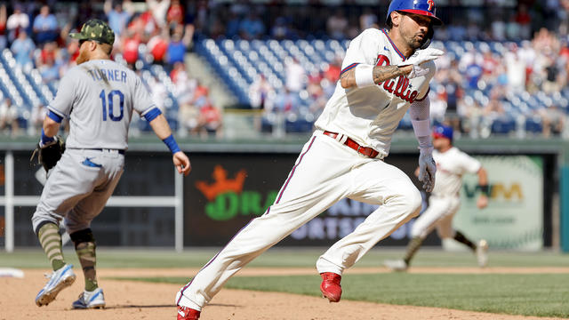 Max Muncy's Error Gifts Phillies 4-3 Victory Over Dodgers in 10 Innings –  NBC Los Angeles