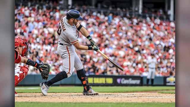 Kyle Farmer hits a three-run homer to carry the Reds to a win over the  Giants