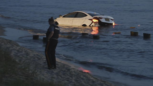 cape-may-car-into-water_frame_2871.jpg 