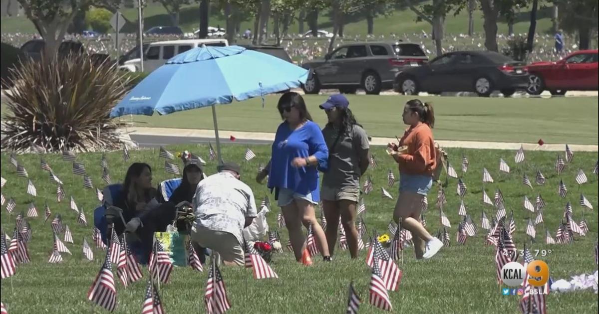Hundreds of families honor the fallen soldiers at Riverside National