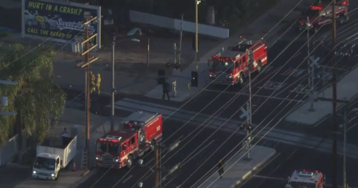 Pedestrian Fatally Struck By Metrolink Train In Northridge Cbs Los