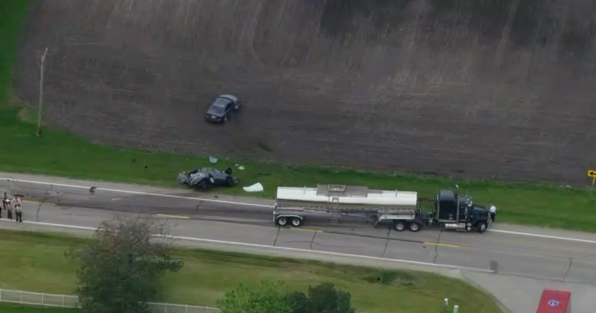 Threevehicle crash leaves one person dead in Peotone CBS Chicago