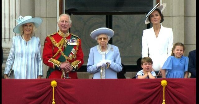 Queen Elizabeth's Platinum Jubilee parade kicks off CBS News