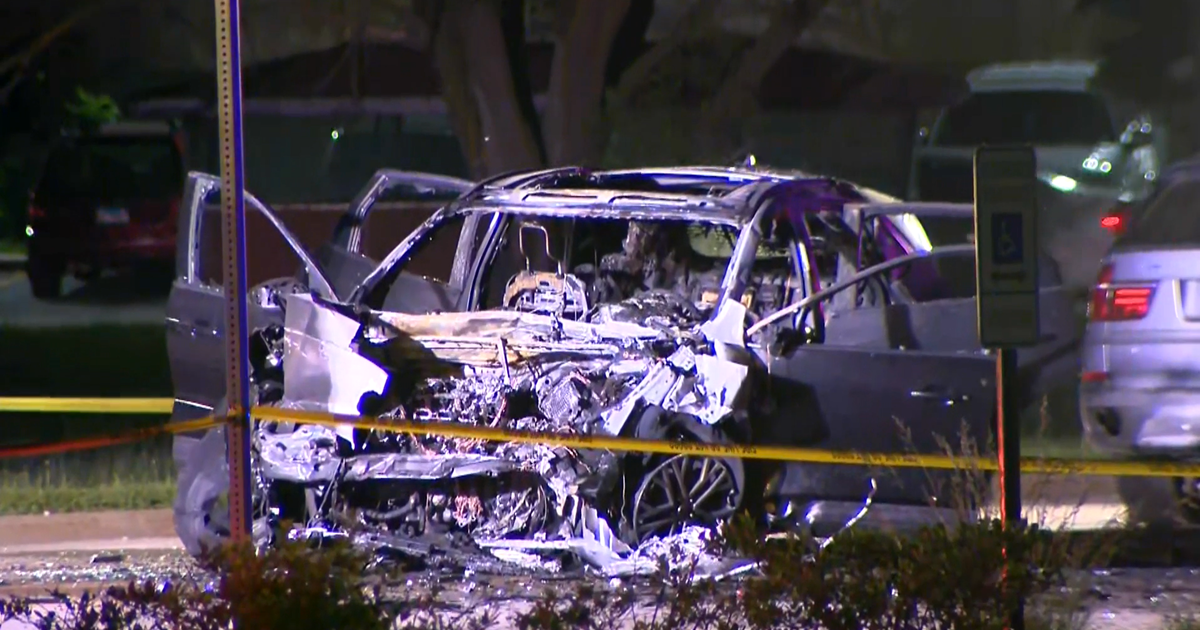 1 dead after multi-car crash on Chicago's Southwest Side - CBS Chicago