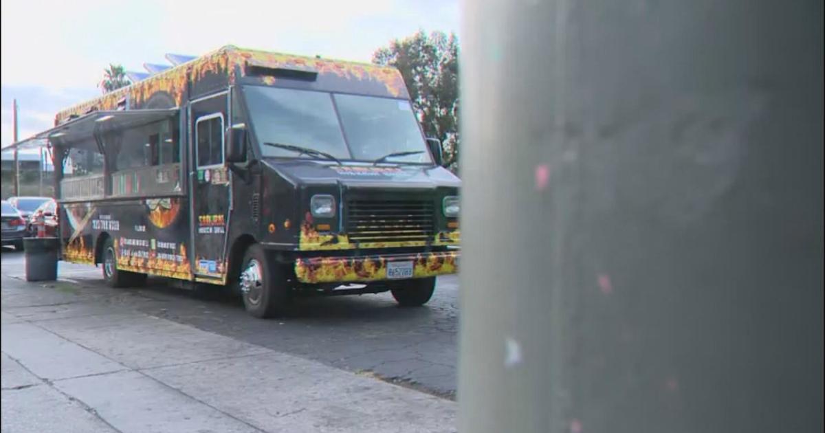 Inflation raising prices at many of LA's food trucks - CBS News