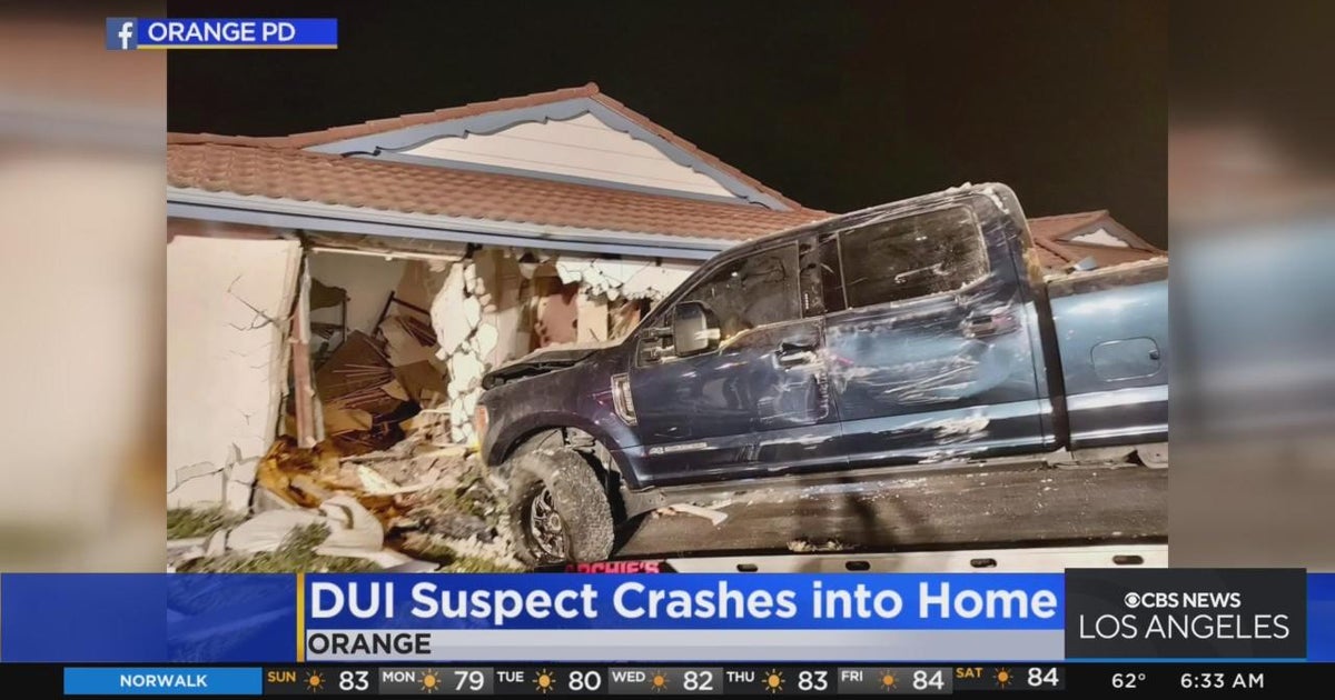 Driver suspected of DUI clips vehicle before plowing into home in ...