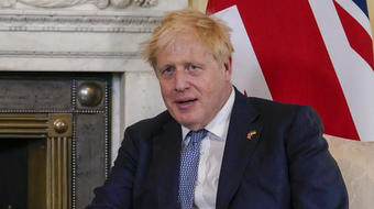 Boris Johnson survives no-confidence vote 