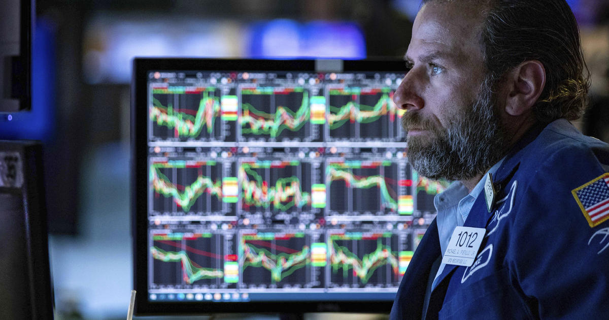 Dow plunges 900 points as inflation fears mount