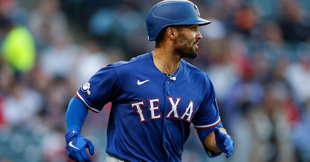Marcus Semien's batting glove costs Rangers an out in bizarre