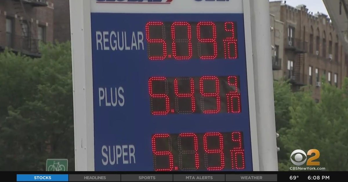 New Yorkers say gas prices are affecting summer plans - CBS New York