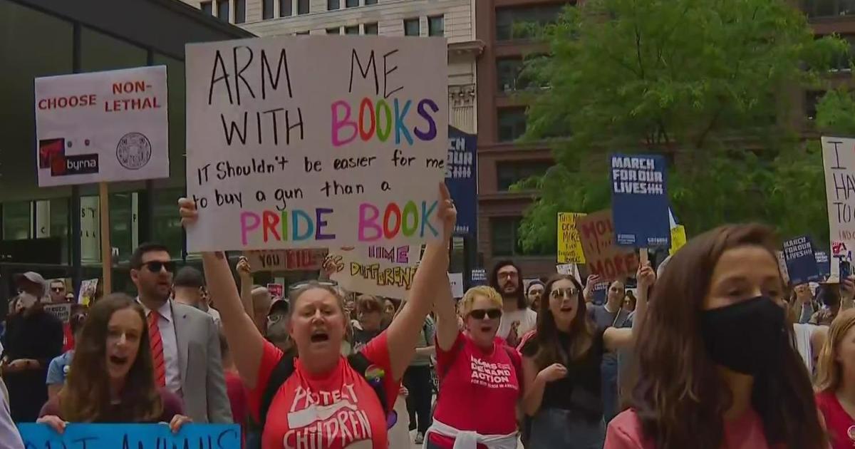 Hundreds Gather In Downtown Chicago To Rally For Stricter Gun Laws 4280