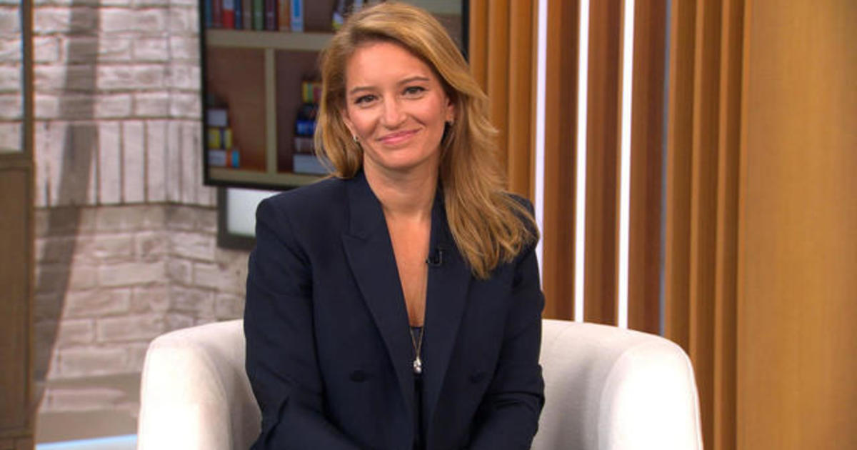 MSNBC Anchor Katy Tur Opens About "difficult Childhood" In Her Memoir ...