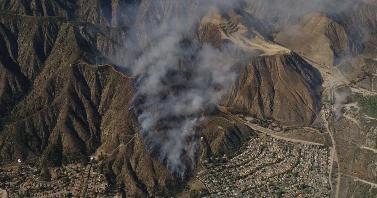 Fish Fire burning in Duarte, poses no threat to homes - CBS Los Angeles