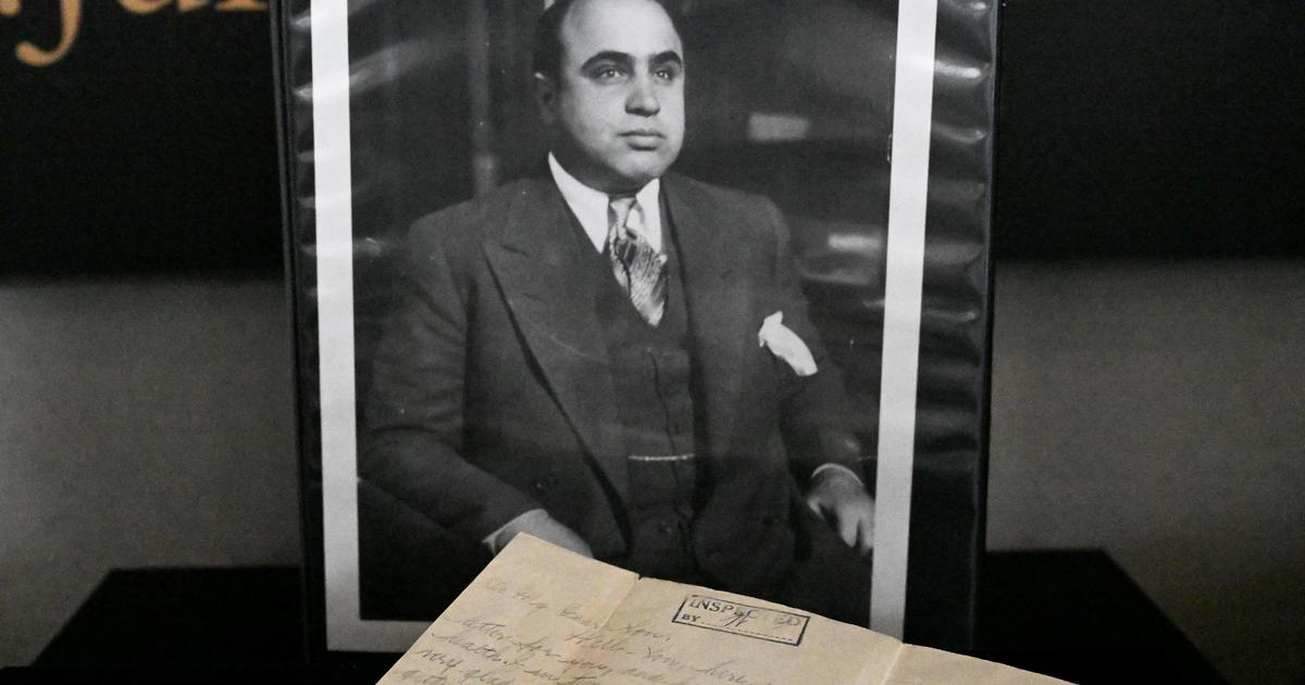 Personal items of America's "most infamous" mobsters up for auction