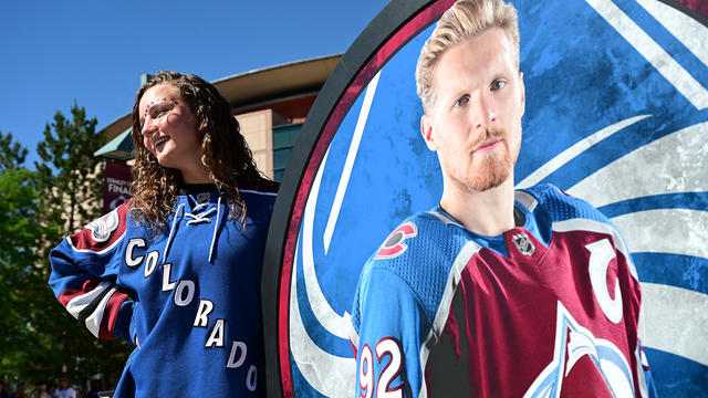 Gabriel Landeskog Colorado Avalanche Black Warrior Game Worn Gloves – 2016  Stadium Series