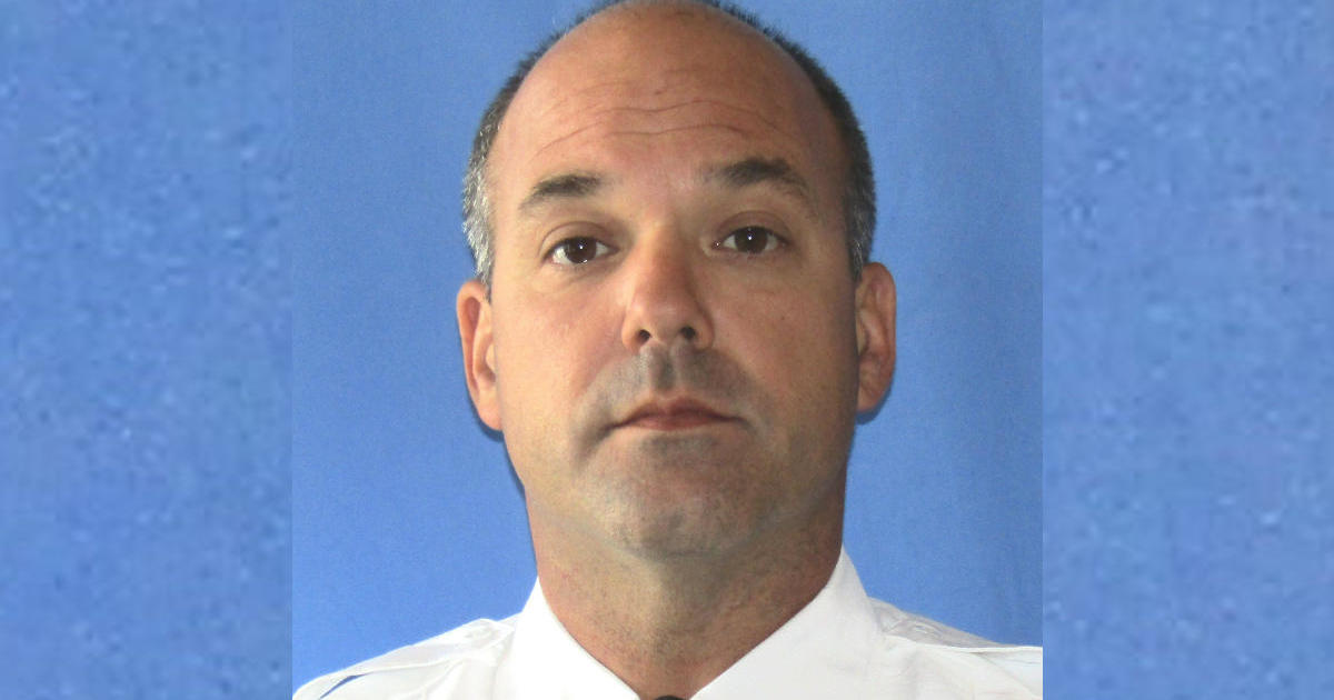 Philadelphia firefighter killed, 5 others injured in building collapse thumbnail