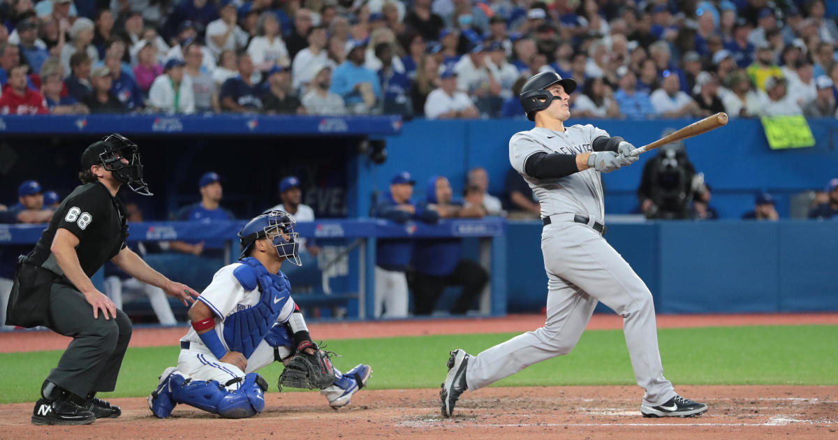 Rizzo slam in 8-run 5th, Yanks rout Jays for 8th in row