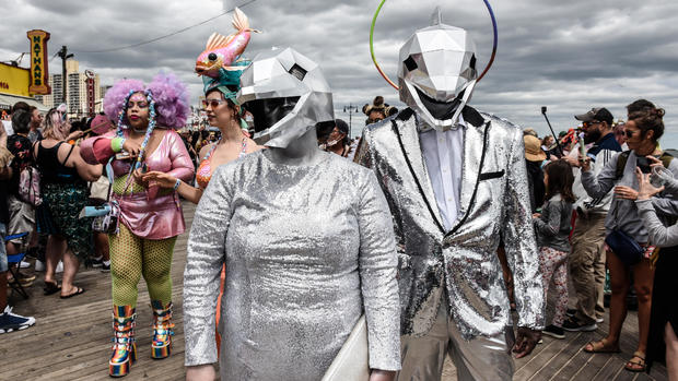 Mermaid Parade returns to Coney Island for 40th anniversary after pandemic pause 