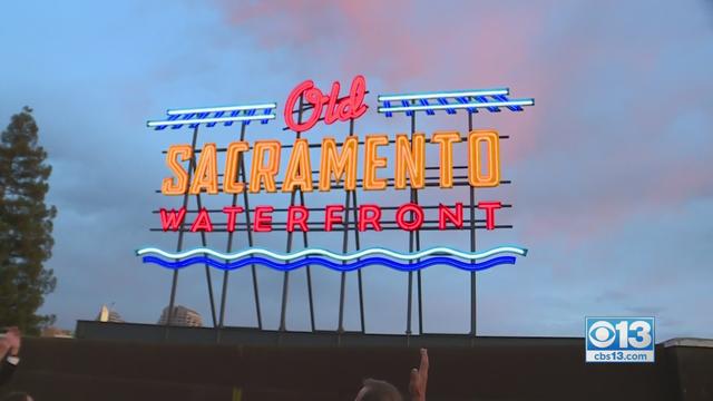 old-sac-neon-sign.jpg 