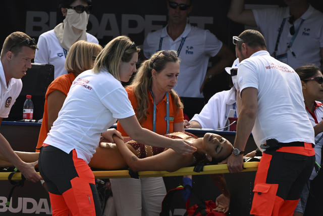 . swimmer Anita Alvarez saved by coach Andrea Fuentes after fainting in  pool at World Aquatic Championships - CBS News