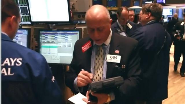 cbsn-fusion-dow-jones-rallies-800-points-friday-thumbnail-1087229-640x360.jpg 