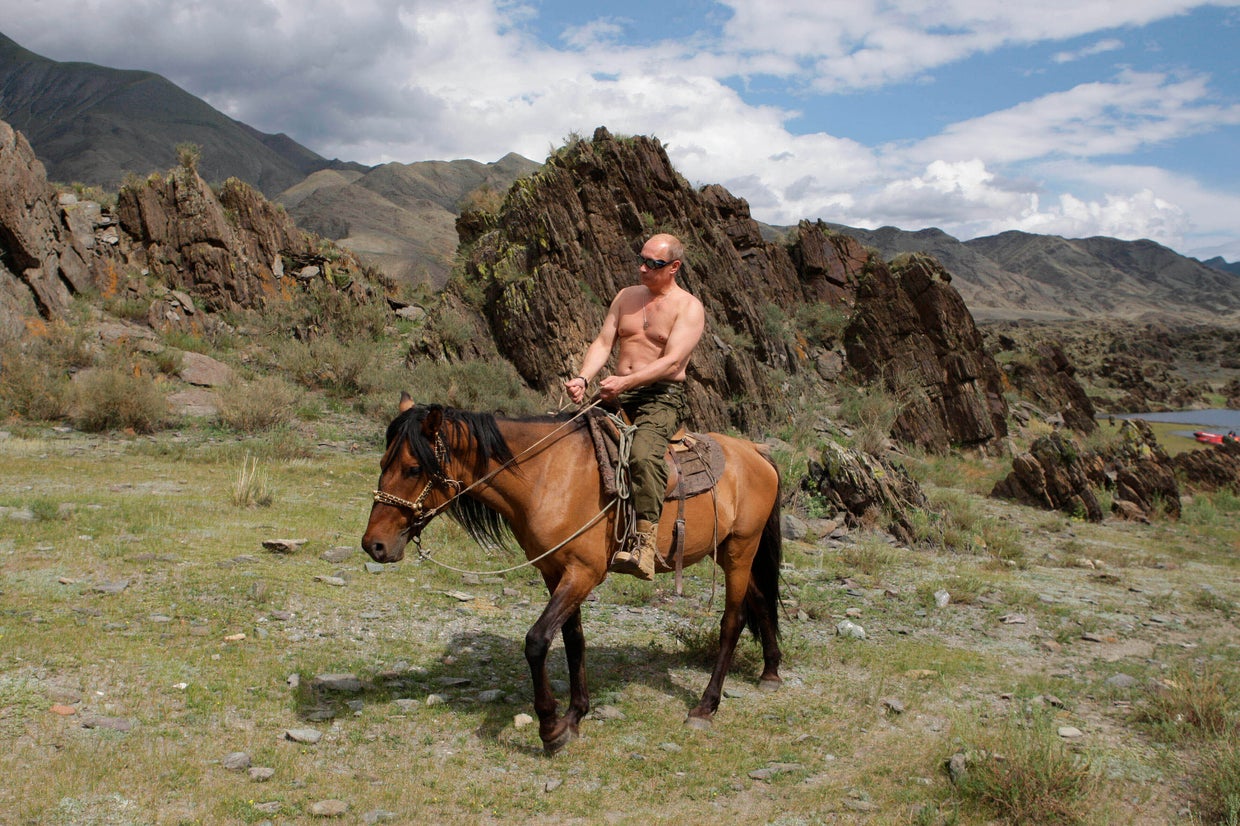 Putin fires back, says Western leaders would look 