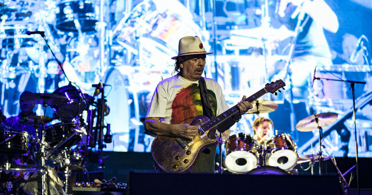 Carlos Santana collapses on stage during show in Detroit