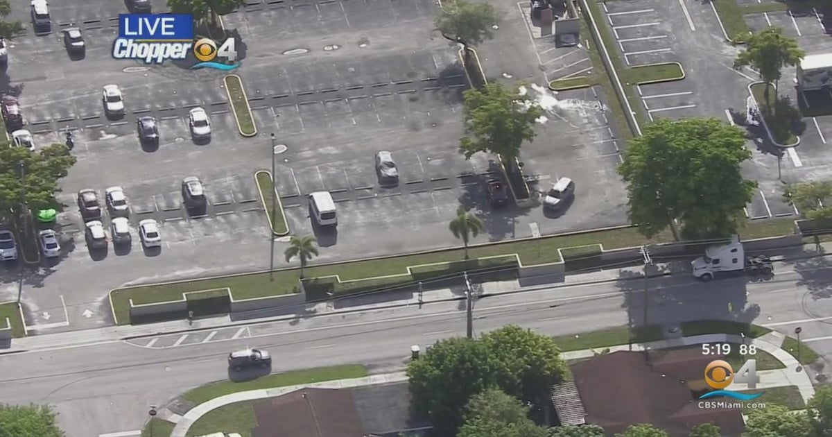 Miami-Dade police pursuit ends with man in custody - CBS Miami