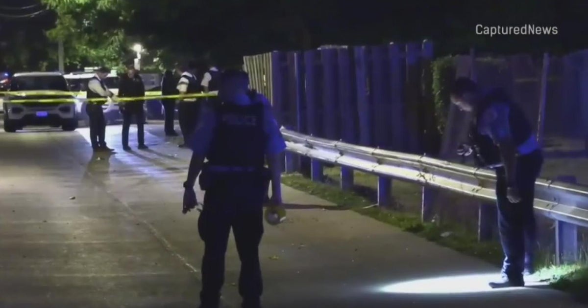 Four people shot on street on Near West Side - CBS Chicago