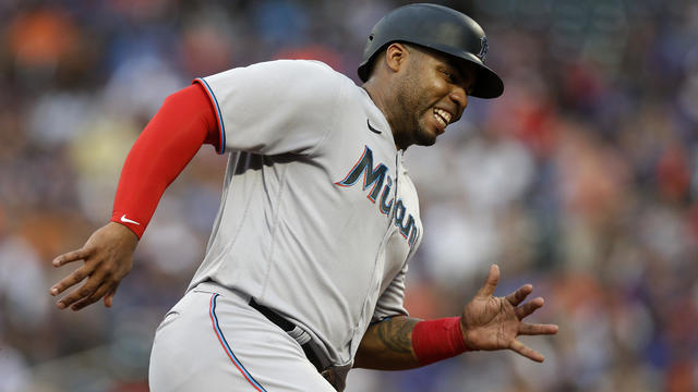 Marlins beat Mets 5-2 behind Cooper, De La Cruz